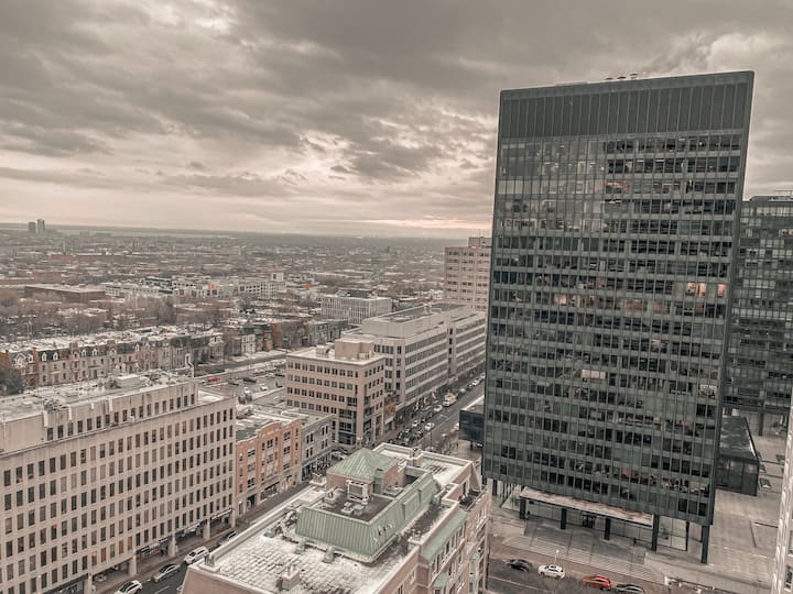 Private bedroom,downtown Montreal,Métro downstairs Condominiums for