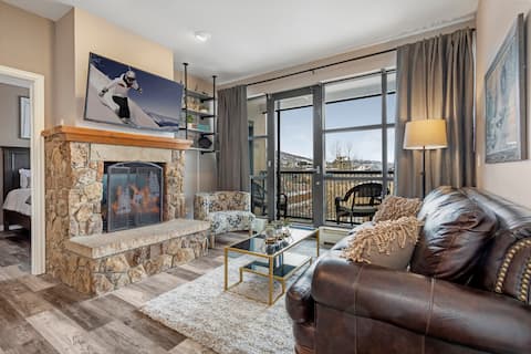 Top Airbnb: Ski-Friendly Retreat/Summer Oasis - Prime Location in Avon