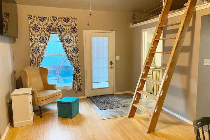 Historic Montrose Loft Apartment With Pool - Houston, TX