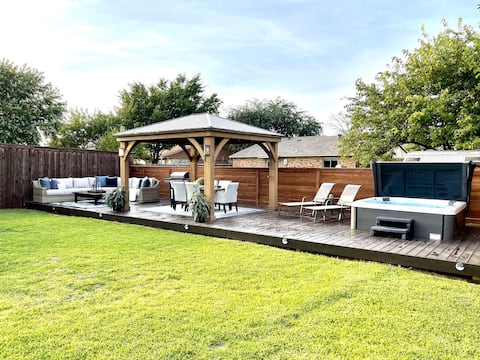 3 Bedroom Home with Hot Tub and Outdoor Oasis