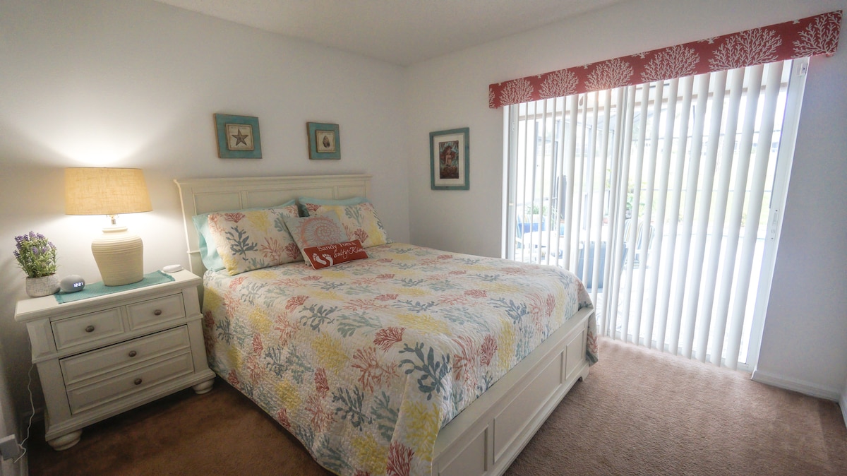 Queen Bedroom (downstairs) with brand new 43" LG UHD smart televisions.  Direct and private access to the pool.  This is the only room not equipped with Alexa enabled lighting.