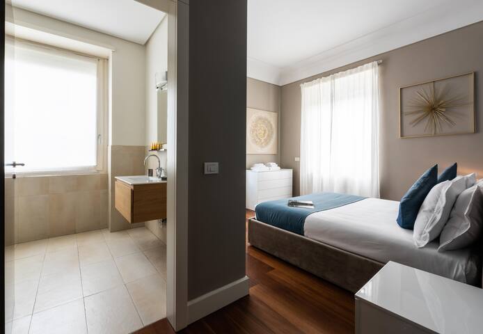 Chic Design 2 Bedroom Apartment – Duomo – 5 Guests gallery image 2