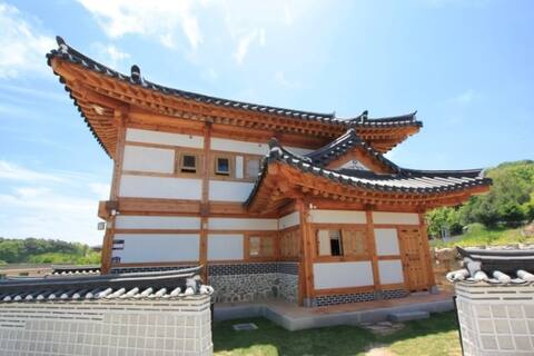 Buseojeong Hanok Guest House Love Room (4 people. Family, friend recommendation/breakfast provided)