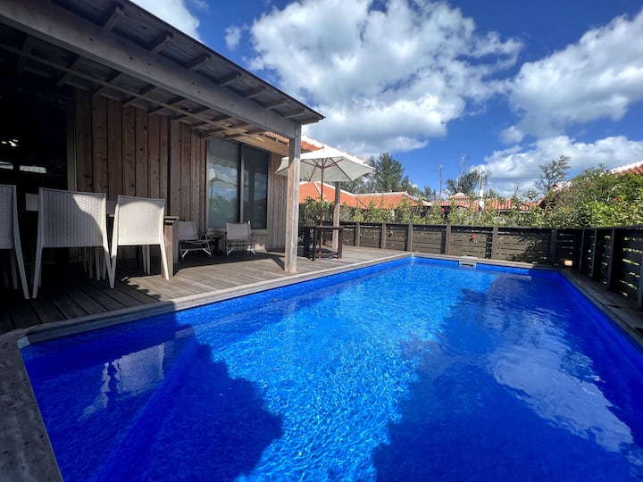 [Wooden × Pool Inn] Private single-family house, Okinawa old private house style, private pool and outdoor bath, Ajishi House