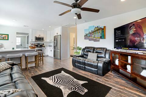 Quiet, Safe NOLA Getaway:Mins to Airport, King Bed