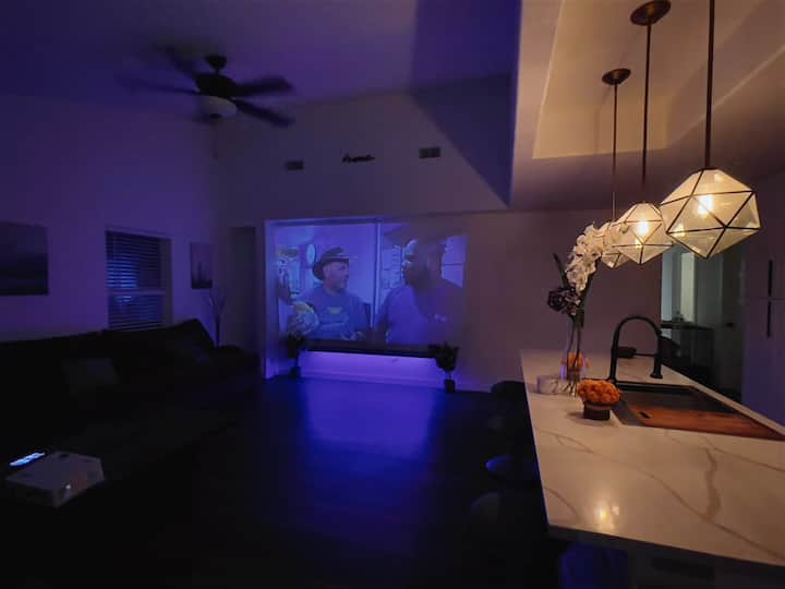 The Luxurious Hot Tub Paradise - Austin, TX