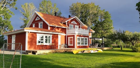 Nybyggd gästdel i lantlig miljö nära Askersund