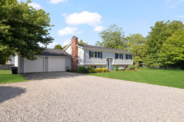 Walk to Beach! 6BR, A/C, Large Deck! gallery image 5