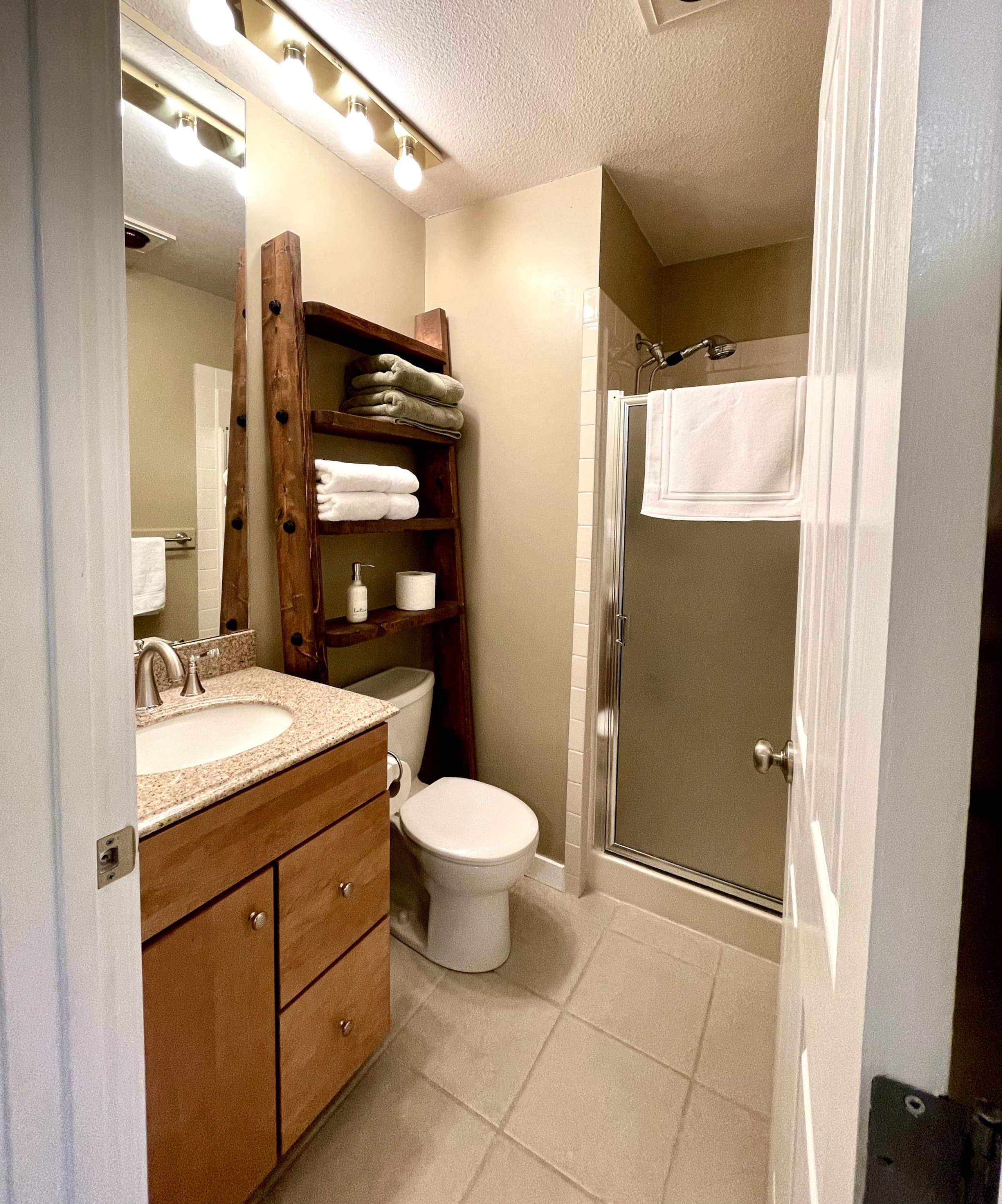 Cozy Hillside Condo - 2 Bedroom, 2 Bath - Photo 6