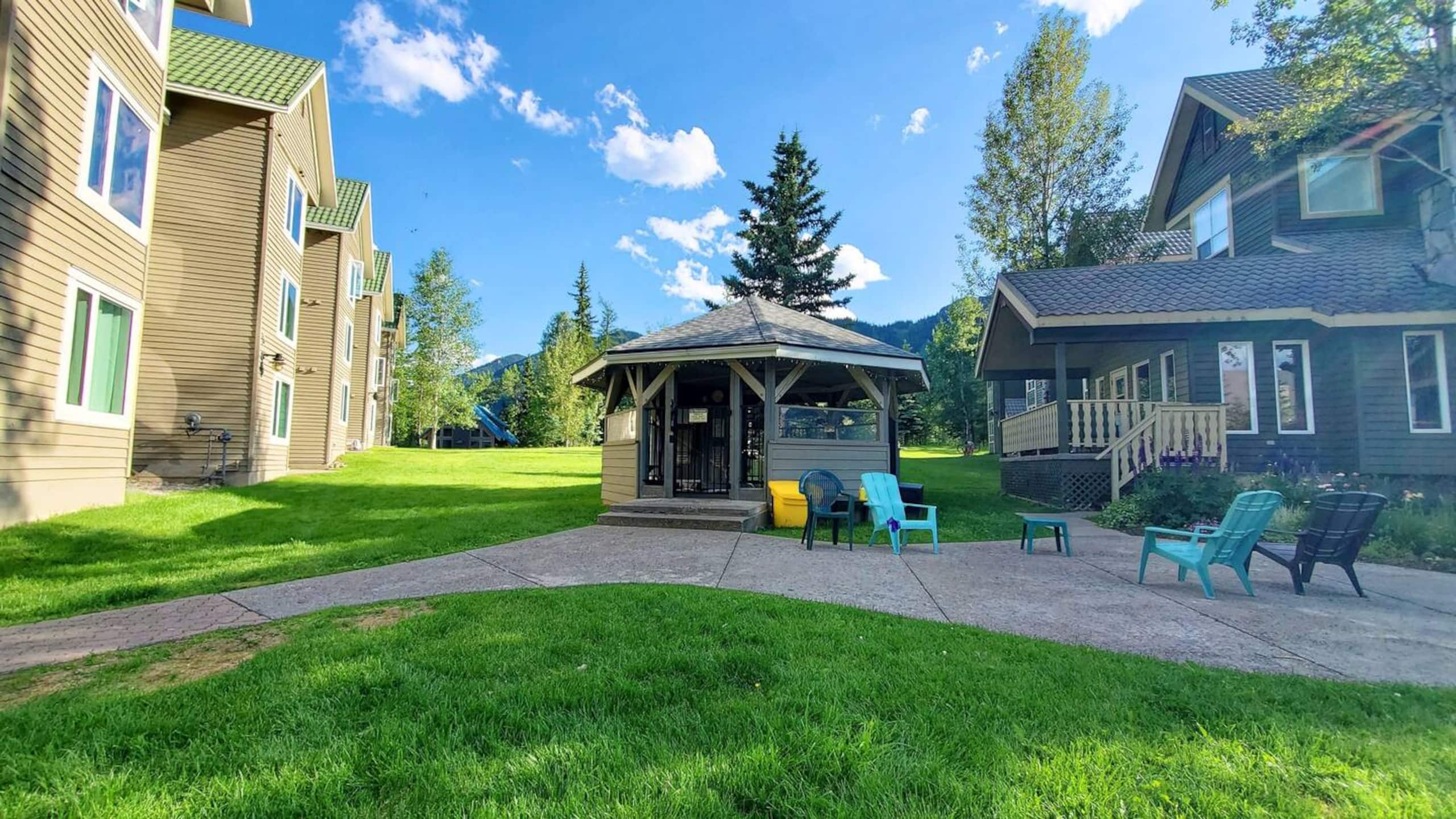 Cozy Hillside Condo - 2 Bedroom, 2 Bath - Photo 12