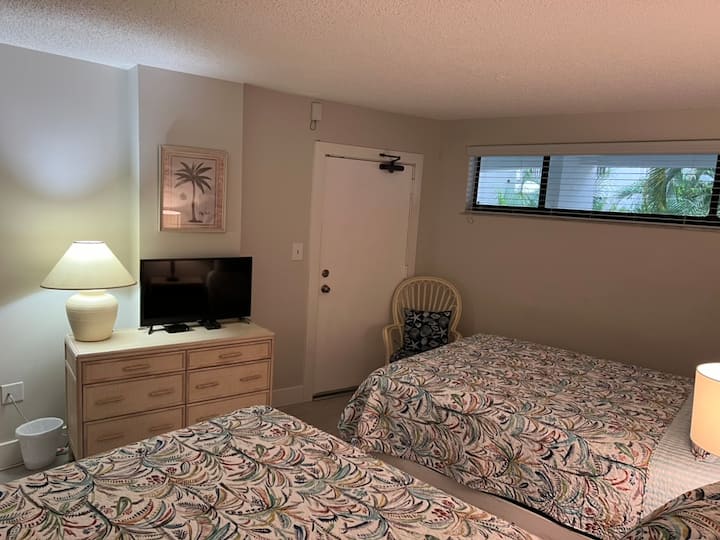 Segundo dormitorio con 2 camas tamaño queen.