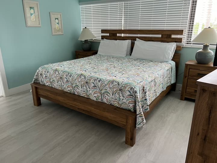 Dormitorio principal con cama tamaño king