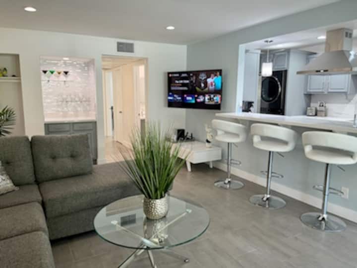 New 2bed 2bath Calabasas Condo, Near Commons Shop. - Calabasas, CA