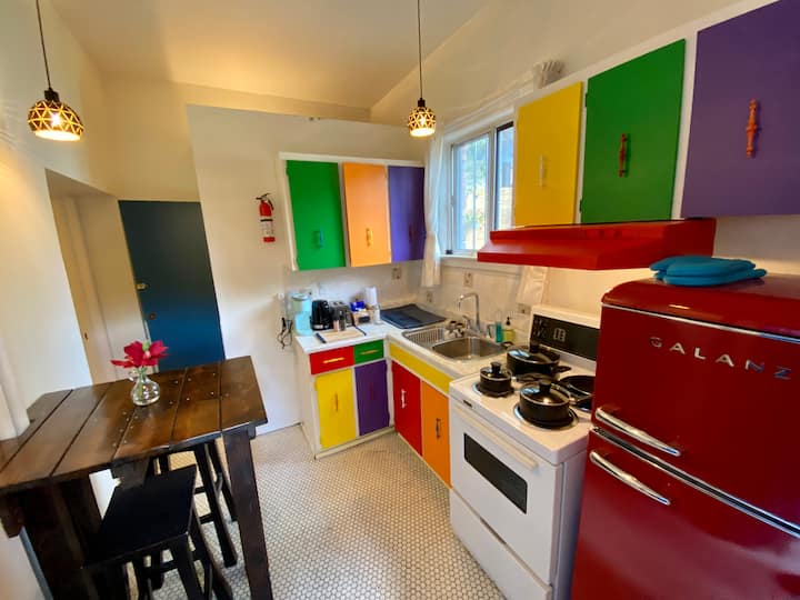 Private One Bedroom Apartment With Kitchen. - Toronto