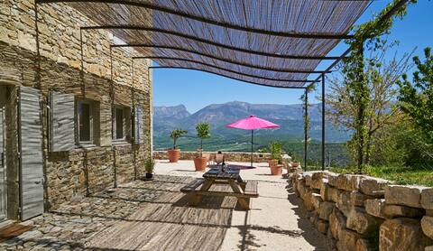 Beautiful home with exceptional views!