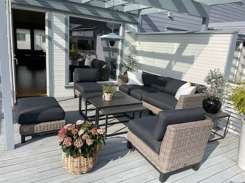 Central and cozy house with great sunny patio