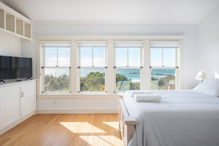 Experience Paradise! Stunning Beachfront Retreat! gallery image 2