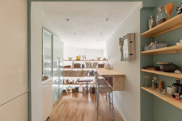 Crocodile House gallery image 3