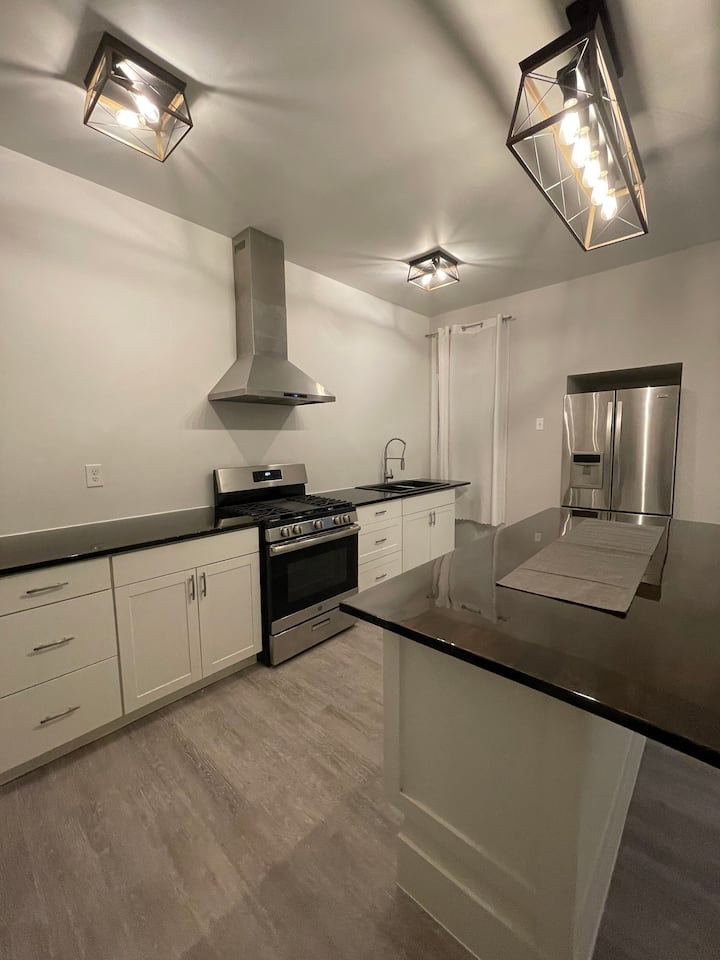 Getaway w/ fireplace & marble accents throughout Houses for Rent in Thunder Bay, Ontario