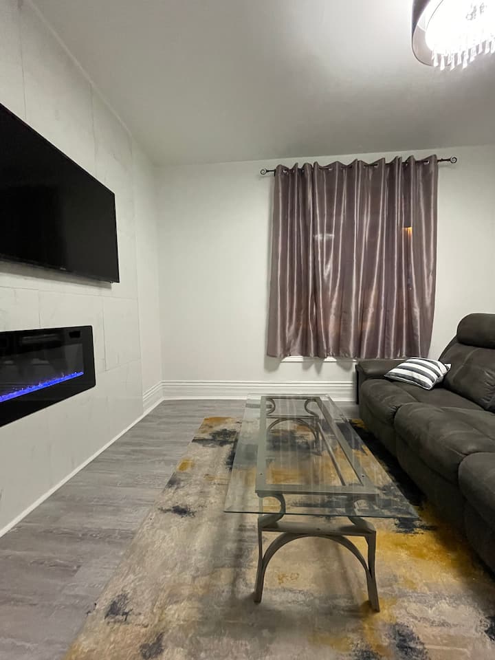 3 Bedroom W/ Fireplace & Marble Accents Throughout - Thunder Bay