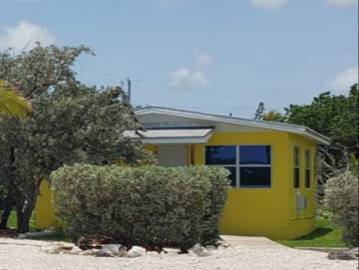 2 Bedroom Yellow Cabin