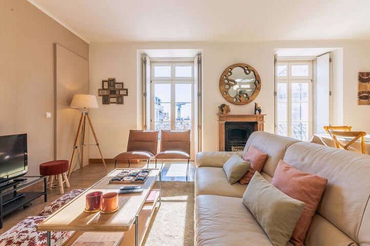 LocaltravelingChiado – Big apart. Great location! gallery image 2