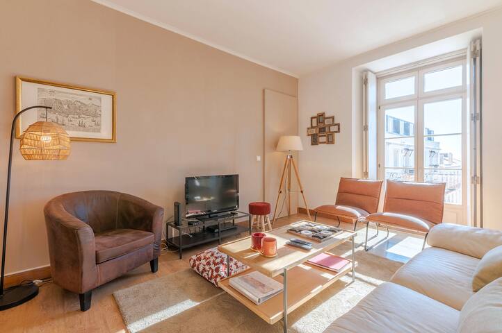 LocaltravelingChiado – Big apart. Great location! gallery image 3