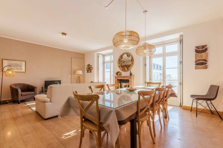 LocaltravelingChiado – Big apart. Great location! gallery image 5