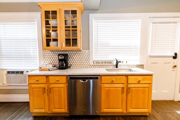 Beautifully Restored 3 bedroom on Park Avenue gallery image 4