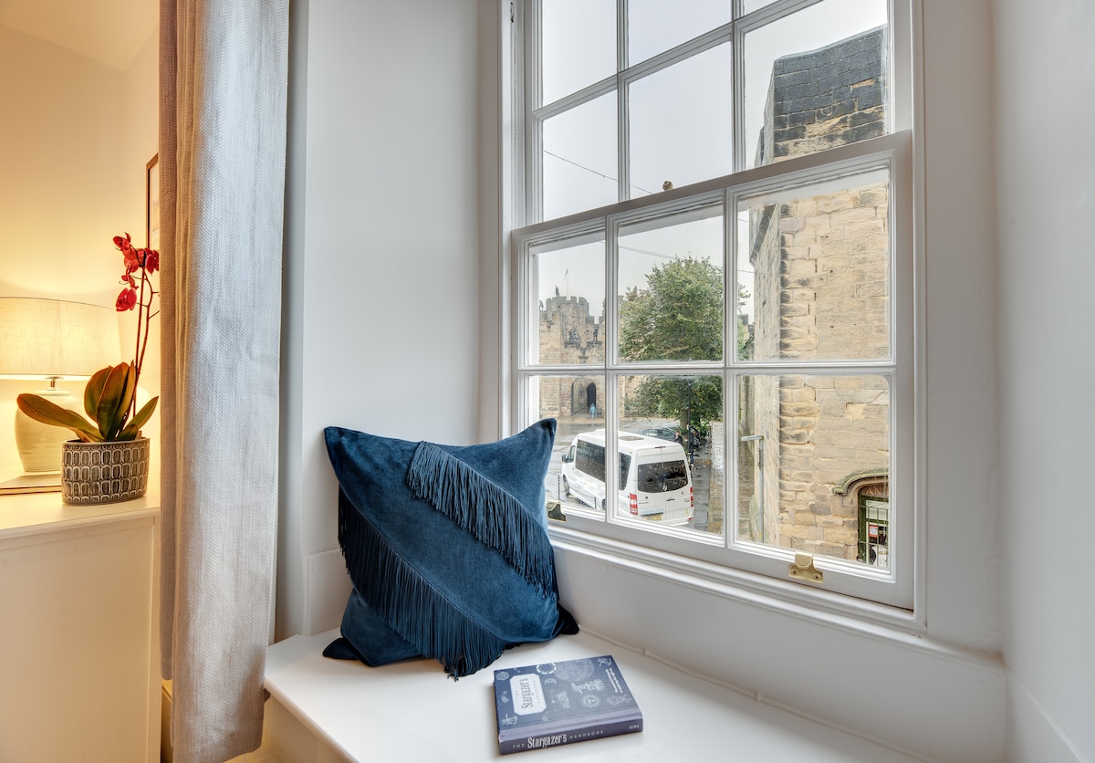 Top performing Airbnb: Lionsgate View - luxury flat opp. Alnwick Castle in Northumberland