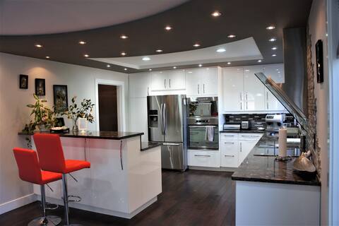 The Deluxe Oasis in the west end of  Richmond