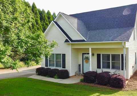 Cozy modern home near Tyger River Park