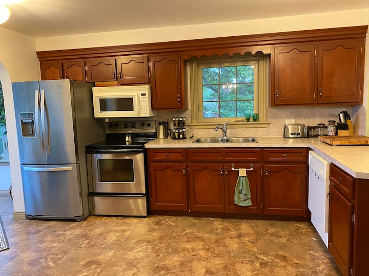 Cheerful Fairy Cottage 3 bedrooms hot tub Cottages for Rent in