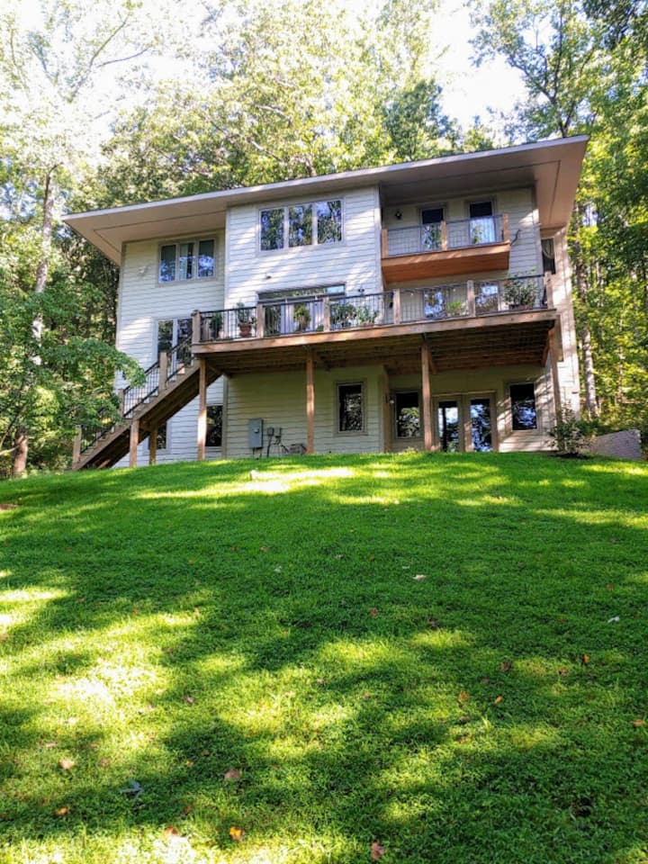 Relax In Sunlit Contemporary Home - Crozet, VA