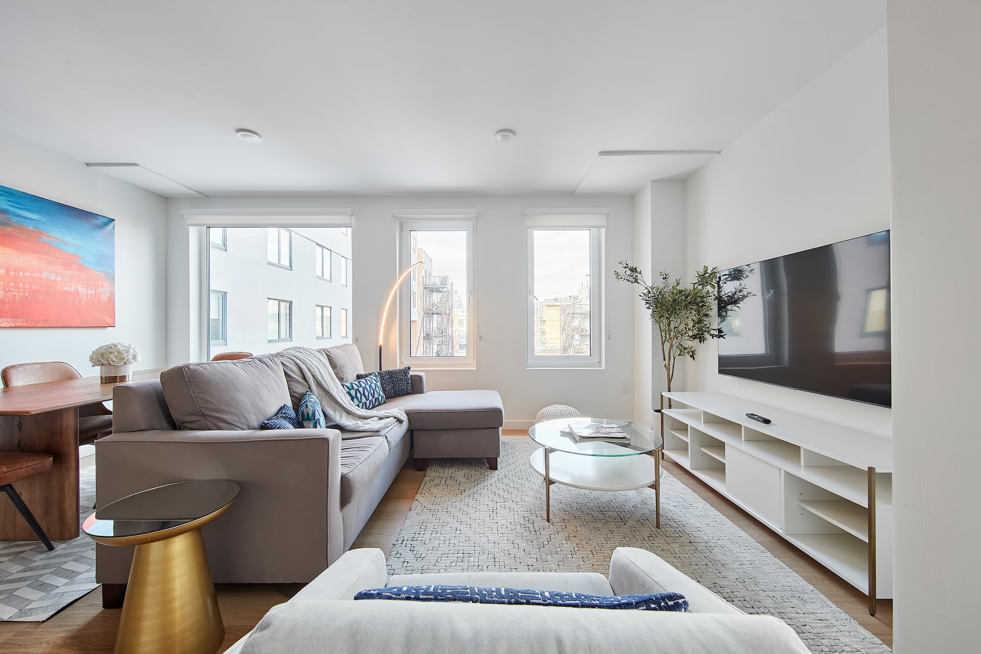 Airy 3 BR Flat w Shared Deck - gym - Mins to NYC