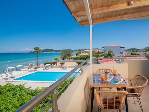 Paradise Apartments - Beachfront Studio , 2 guests