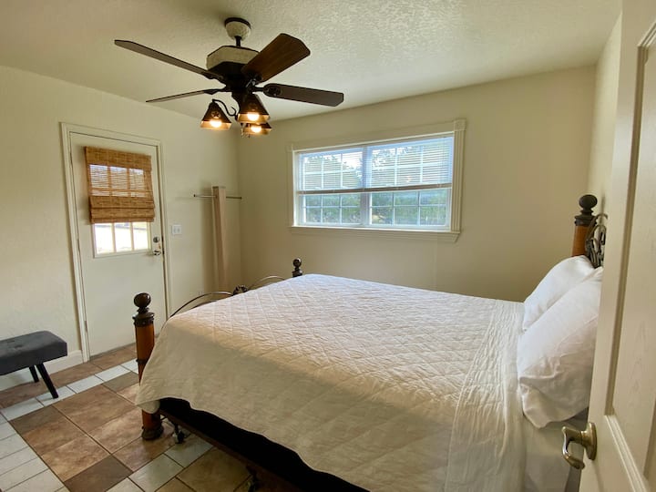 East House Lower Bedroom (Queen)