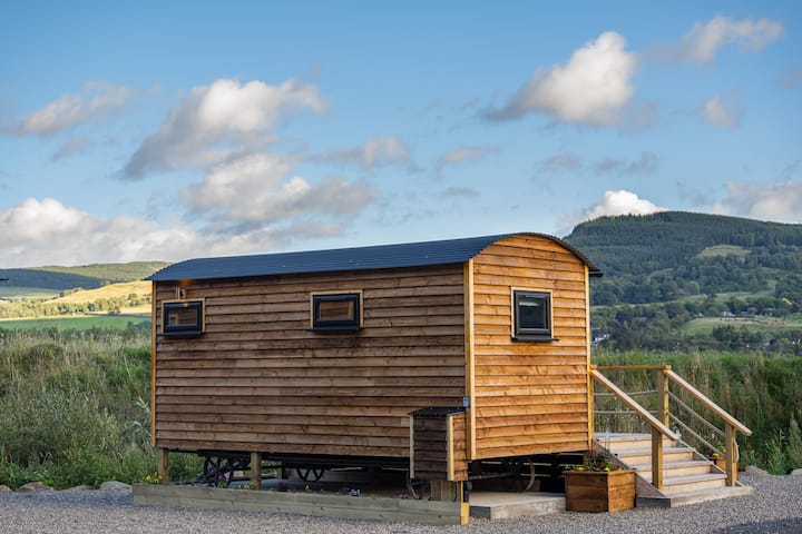 Adorable & Warm Shepherds Hut