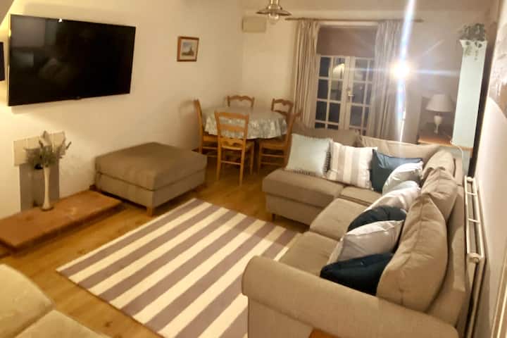 Commodore Cottage, Next To The Beach & Amenities - Cromer Beach