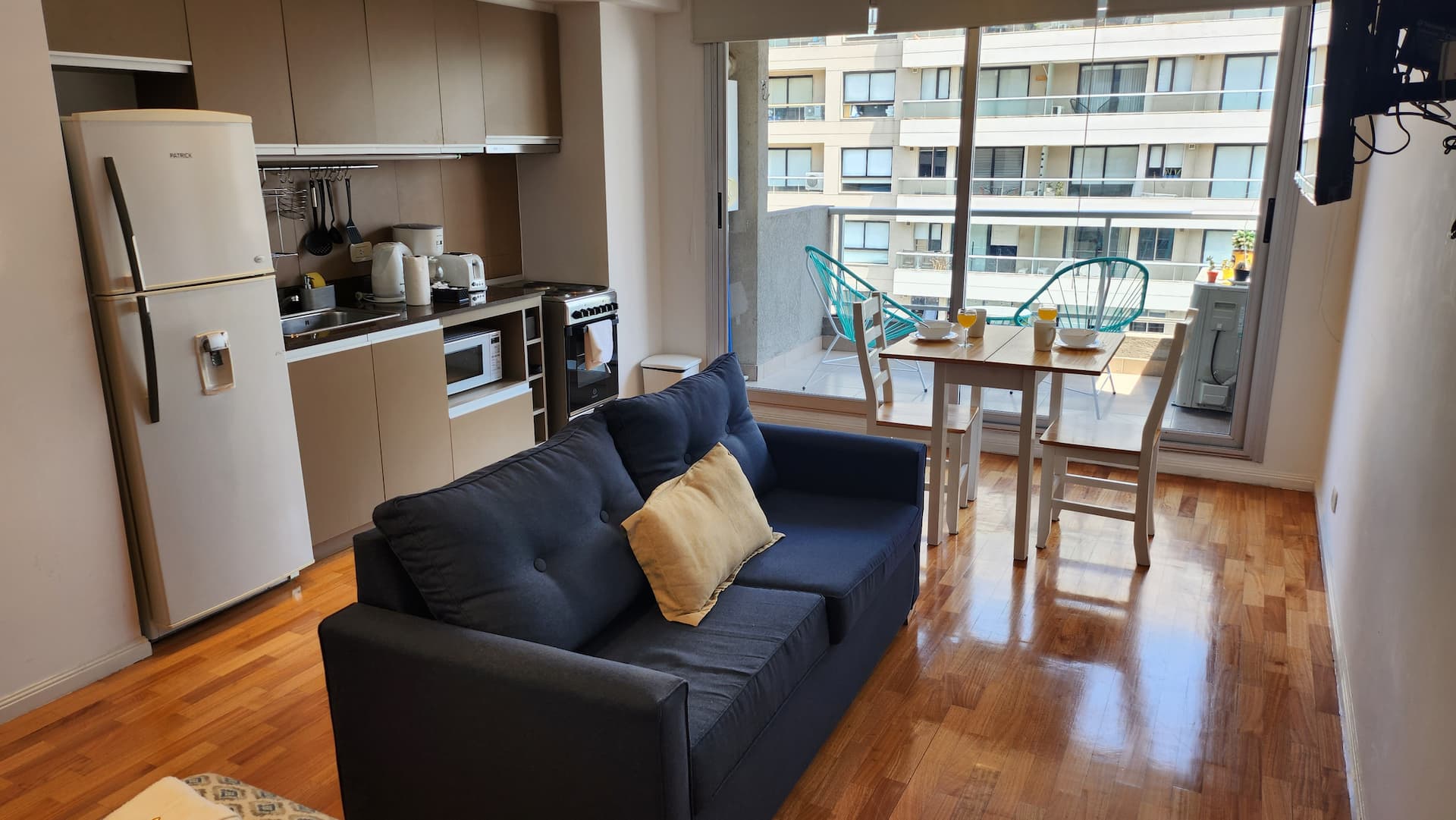 Kitnet mobiliada em Palermo Hollywood com piscina e lavanderia