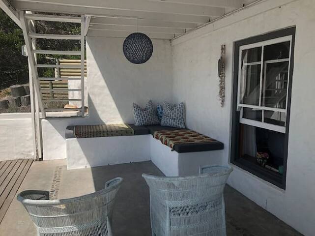 Surfsong beach apartment with pool and sea views gallery image 4