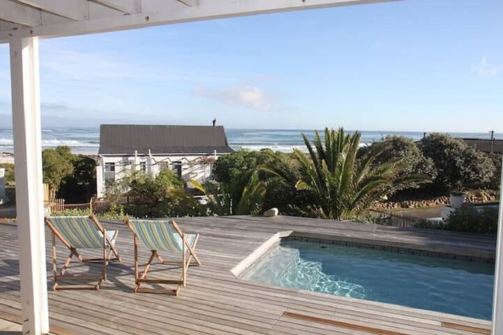 Surfsong beach apartment with pool and sea views gallery image 3