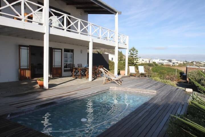 Surfsong beach apartment with pool and sea views gallery image 2