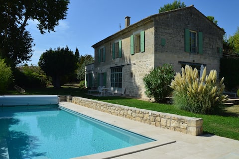 Pretty stone farmhouse in Uzès, pool and garden