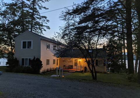 "Sweet Sunsets" Spacious 4 b/r Lake Home Belgrade