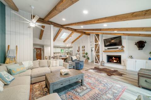 Cozy Cove Bungalow at Grand Lake