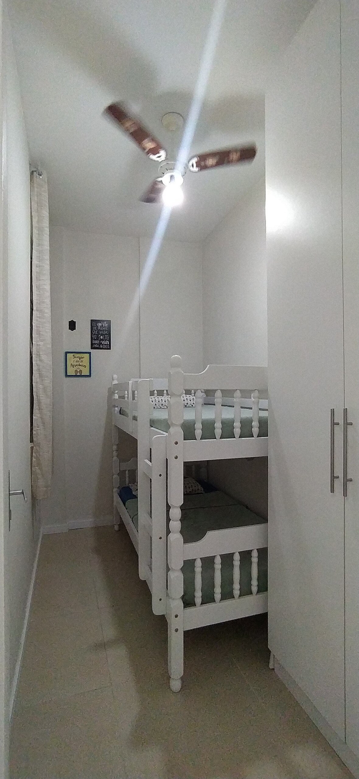 غرفة مفردة - سرير بطابقين مع مراوح سقف