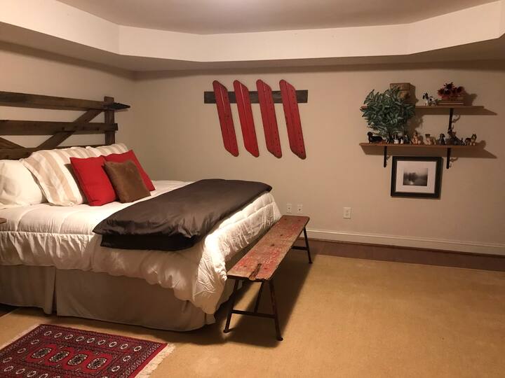 Privates Anwesen mit 2 Zimmern, Kingsize-Bett, Badezimmer - Airbnb