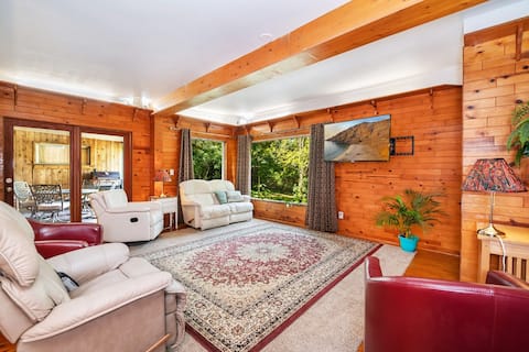 Lake Lucy Waterfront Home with BBQ & Jon Boat