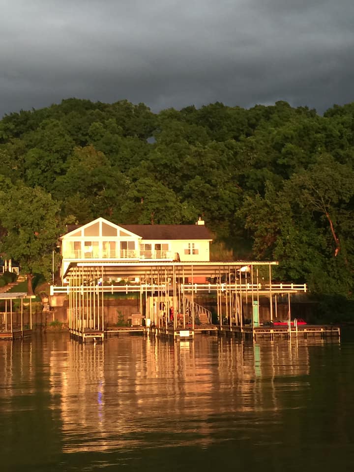 Lakefront 6 bedroom home! In heart of Osage Beach! Houses for Rent in